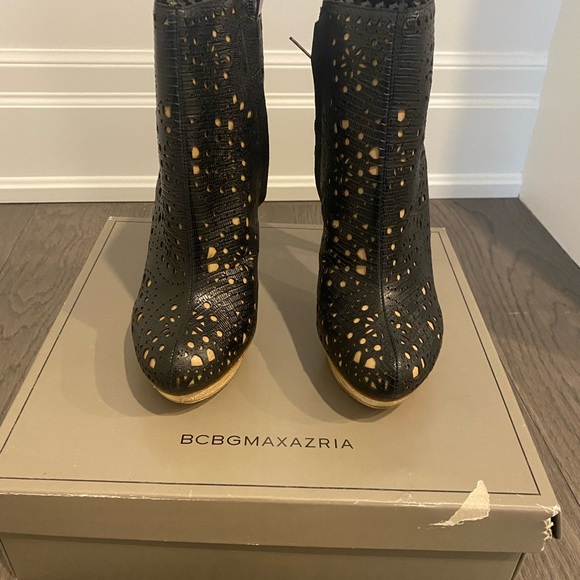 Brand new BCBG boots size 8 - Picture 3 of 3